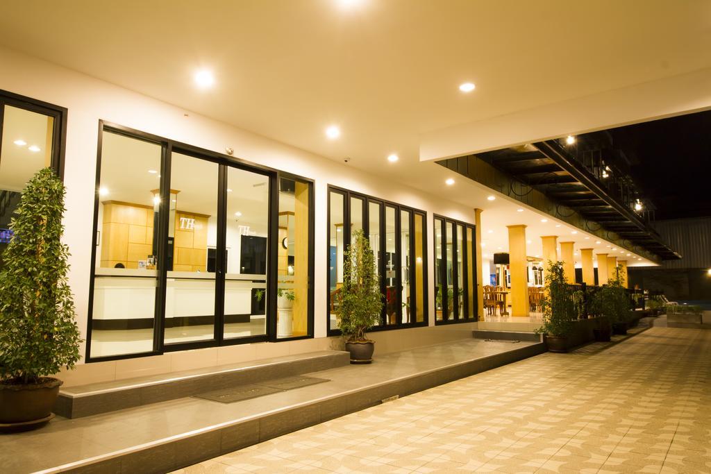 TH beach hotel HHQ Exterior foto