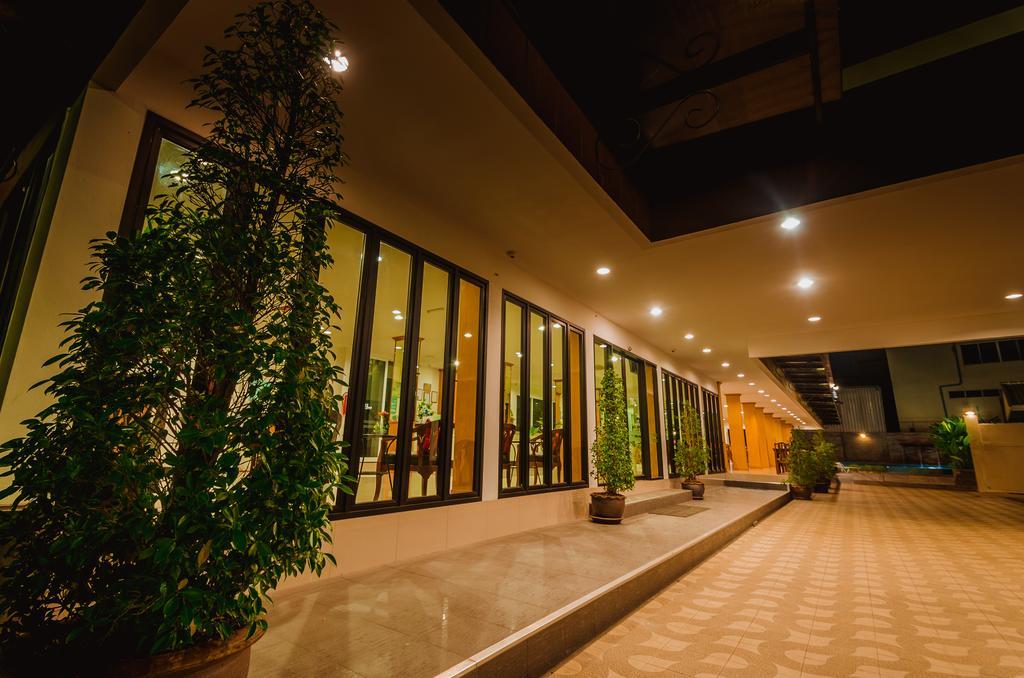 TH beach hotel HHQ Exterior foto