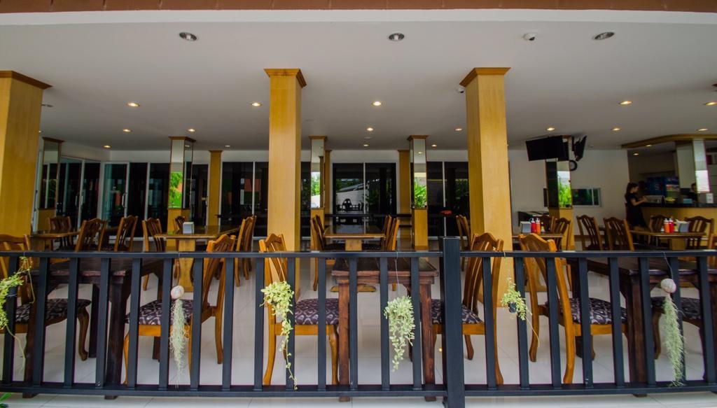 TH beach hotel HHQ Exterior foto