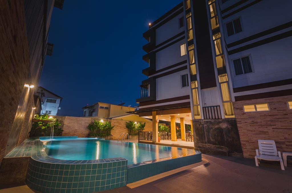 TH beach hotel HHQ Exterior foto