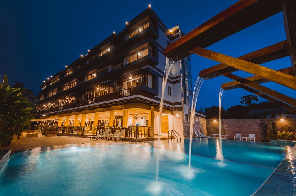 TH beach hotel HHQ Exterior foto