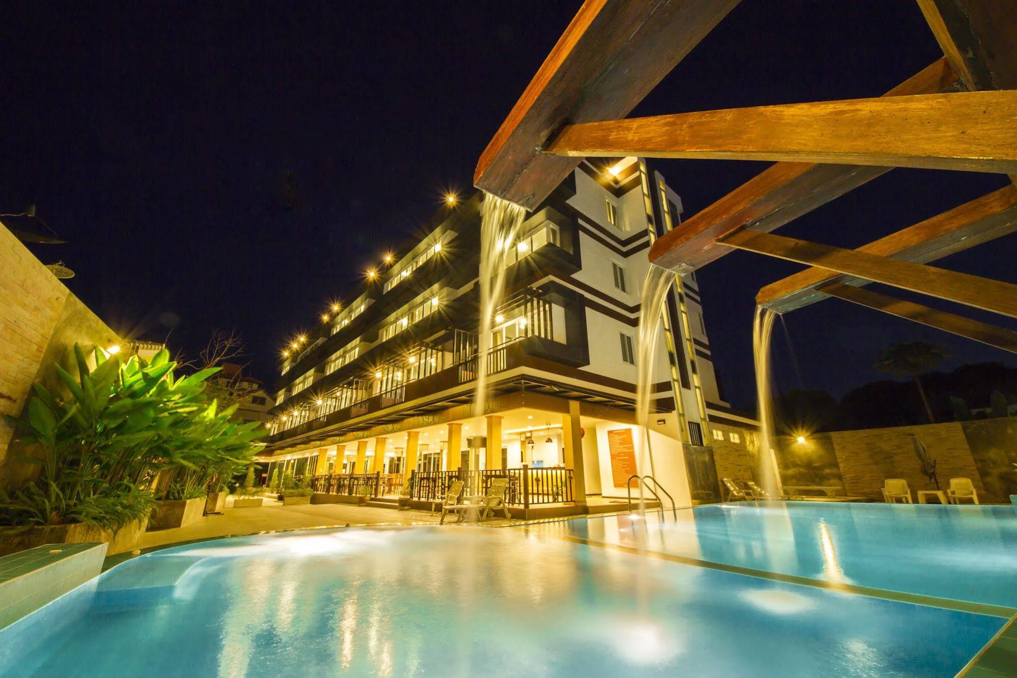 TH beach hotel HHQ Exterior foto